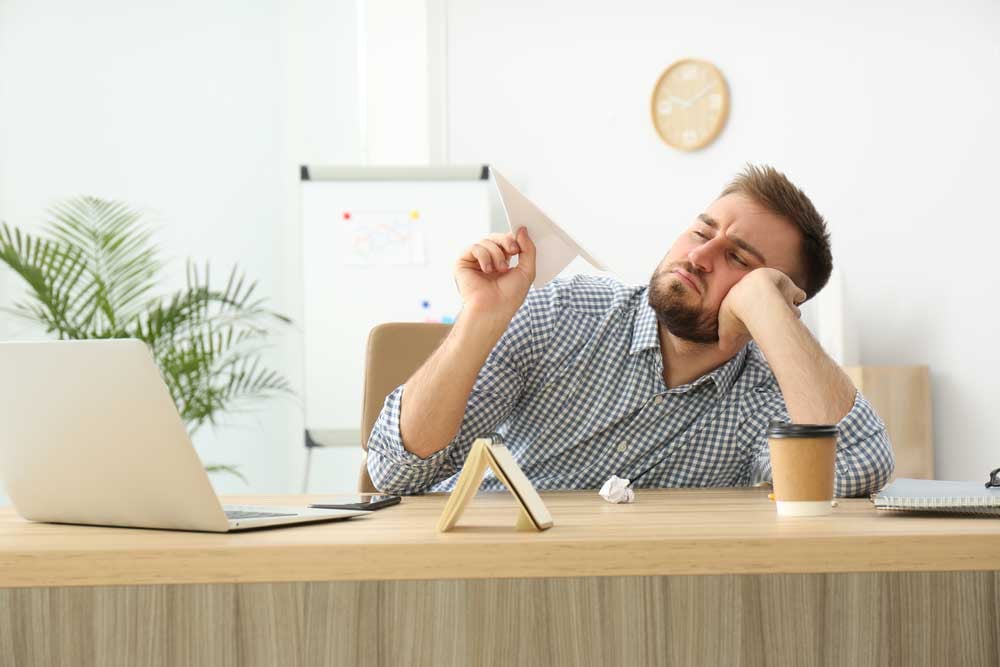 Lazy-employee-quiet-quitting