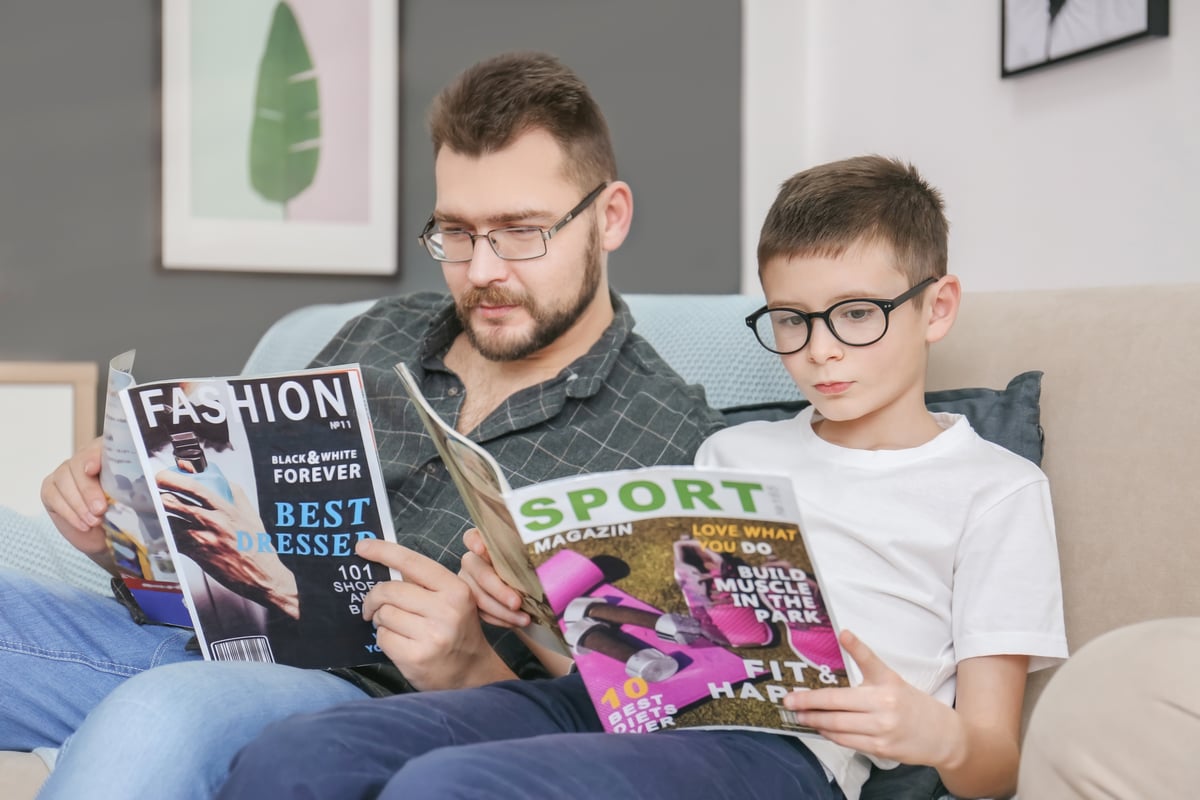 Reading magazines перевод. Dad reads News картинка. Reading Magazines. Magazines to read 2022. A Driver reading a Magazine.